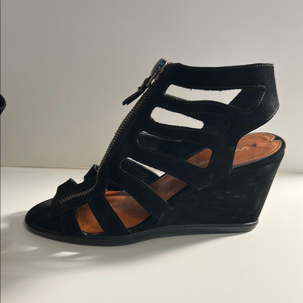 Via Spiga Black Wedge Sandals with Strappy Design - Picture 4 of 6